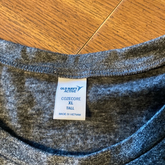 Old Navy Women’s Top - Picture 3 of 5